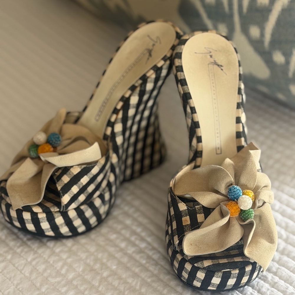 Giuseppe Zanotti Design shoes/open toe slides/heels. Size 36/Women’s size 6.